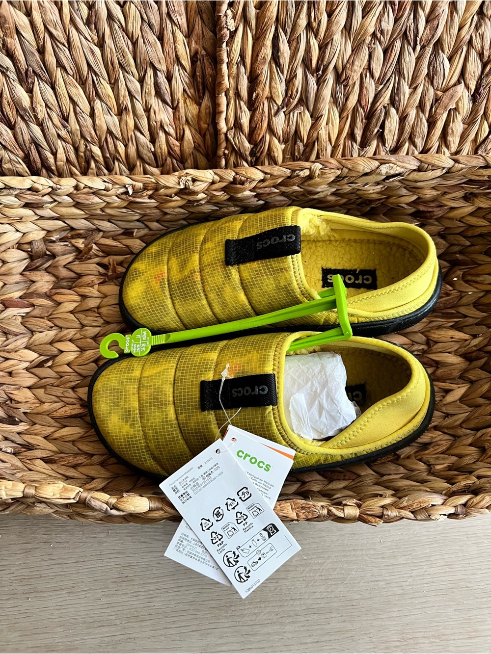 Crocs Moccasins in Chartreuse M6/W8